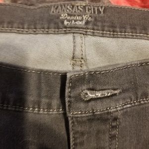 Skinny jeans with design style down the side